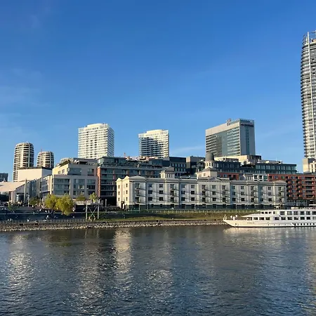 Apartment Executive Free Street Parking *