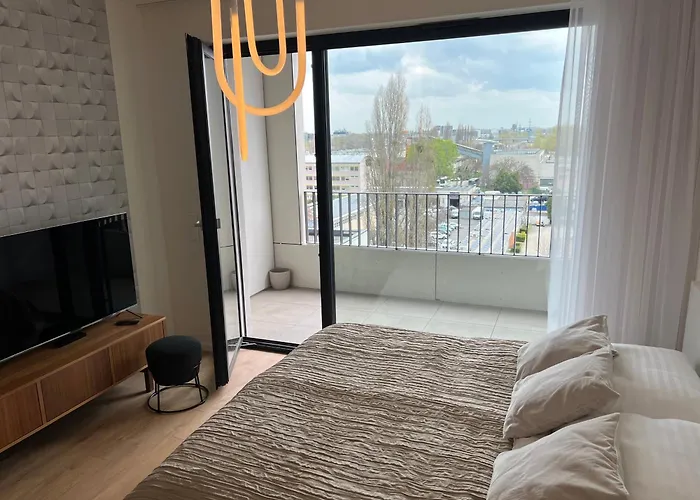 Executive Free Street Parking