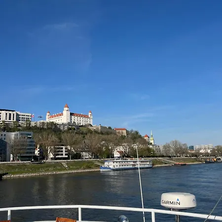 Executive Free Street Parking * Pozsony